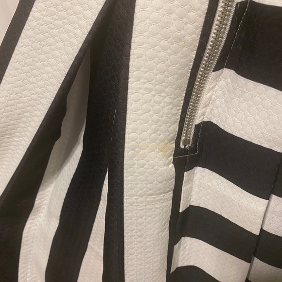 Small Skirt - Picture 2 of 3